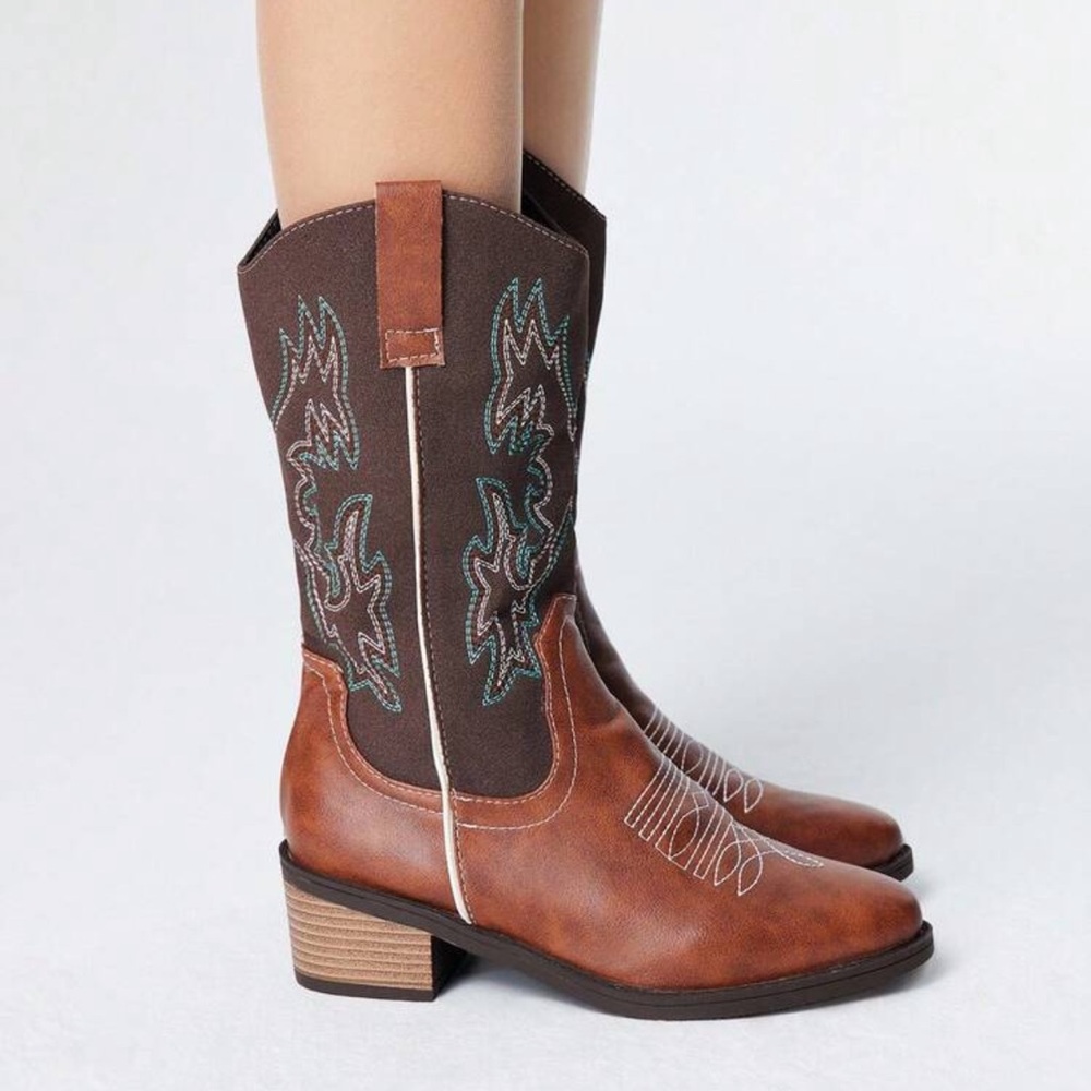 Brown cowboy embroided Women's Boots - Picture 4 of 5
